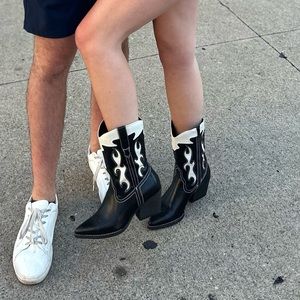 black and white cowboy boots 👢🖤🤘🏼🎸